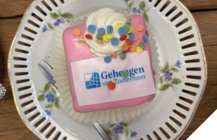Gebakje met het logo van het Geheugen van Zoetermeer